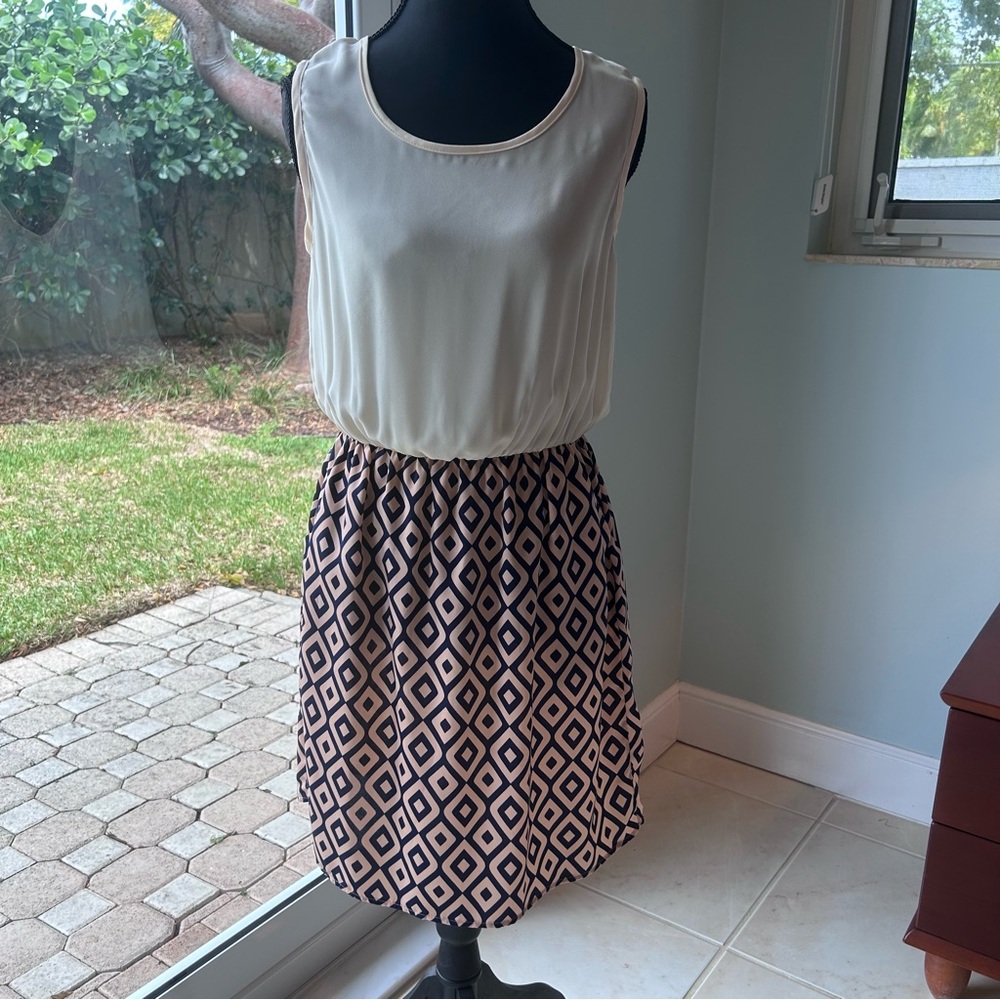 Newbury Kustom Cream Sleeveless Top with Black & Cream Geometric Dress Size Smal